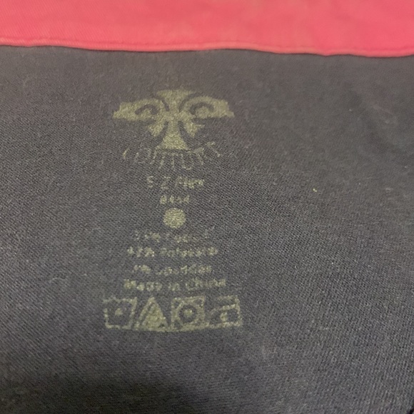 Med Couture navy signature v-neck 3 pocket scrub top - Picture 5 of 7